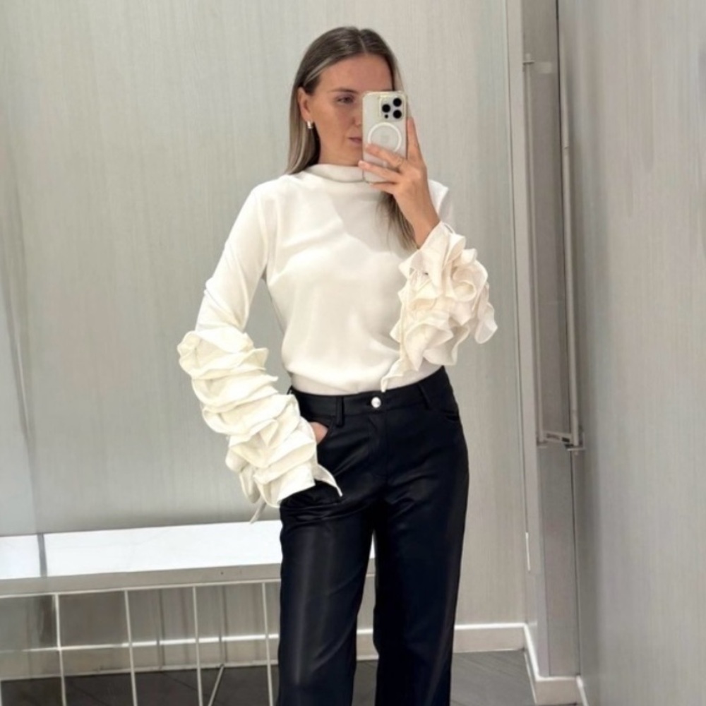 New H&M Ruffle Sleeved Blouse - Picture 4 of 11